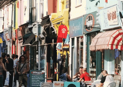 Klassenfahrt nach Brighton: Einkaufsstraße in Brighton