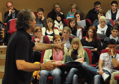 Kursfahrt England: Lecture in Shakespeare's Globe Theatre