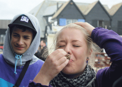 Klassenfahrt nach England: Mutprobe: Austern-Verköstigung